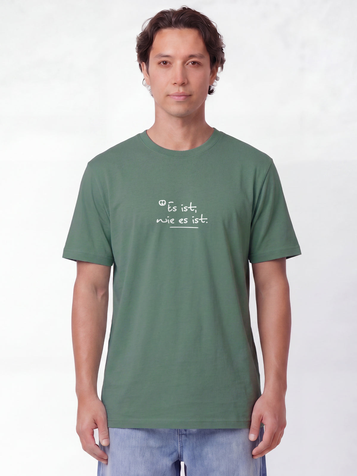 Es ist wie es ist | T-Shirt Unisex-model_01;C144