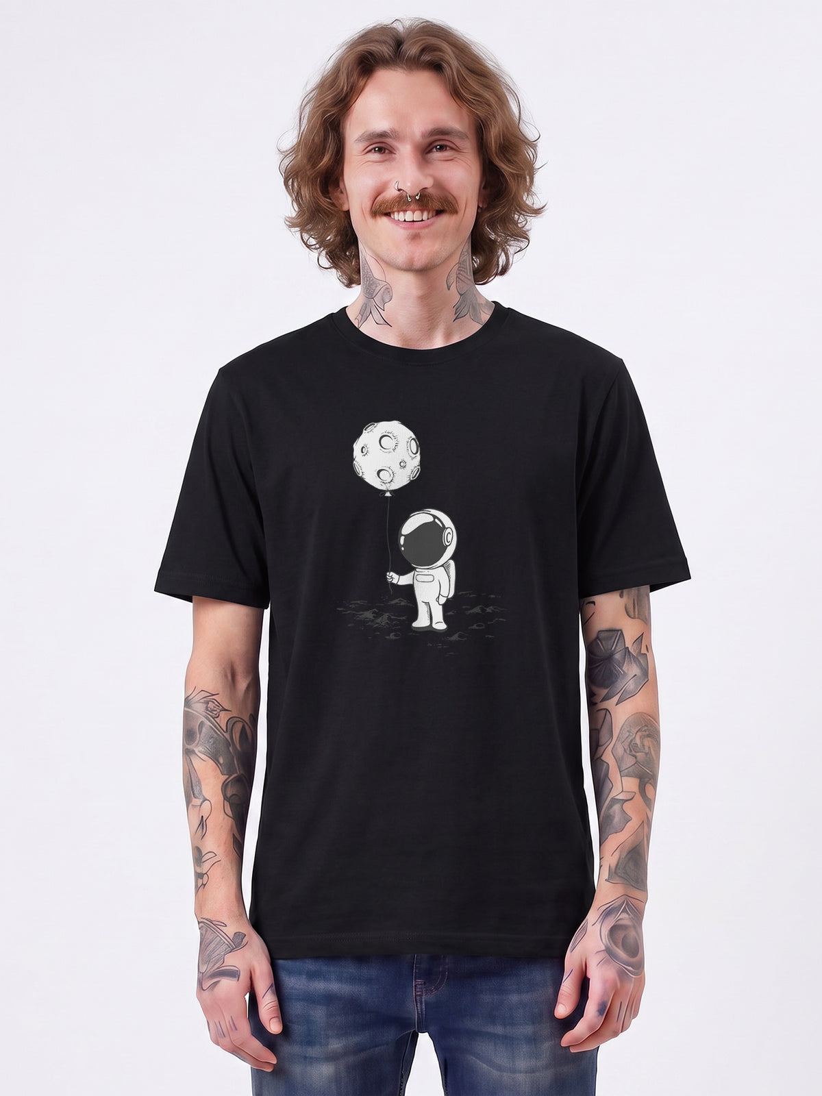 Kleiner Astronaut mit Luftballon | T-Shirt Unisex-model_01;C002