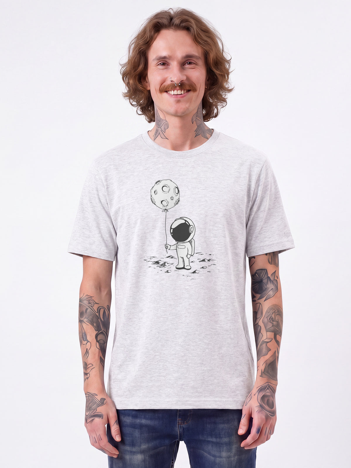 Kleiner Astronaut mit Luftballon | T-Shirt Unisex-model_01;C146