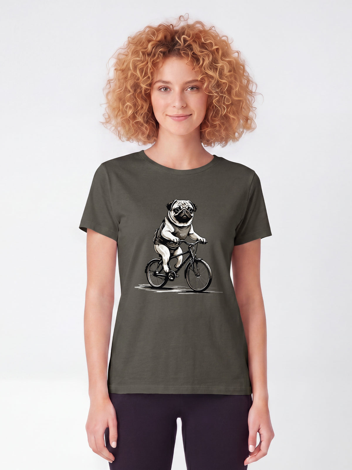 Mops auf Fahrrad | T-Shirt Frauen-model_01;C223