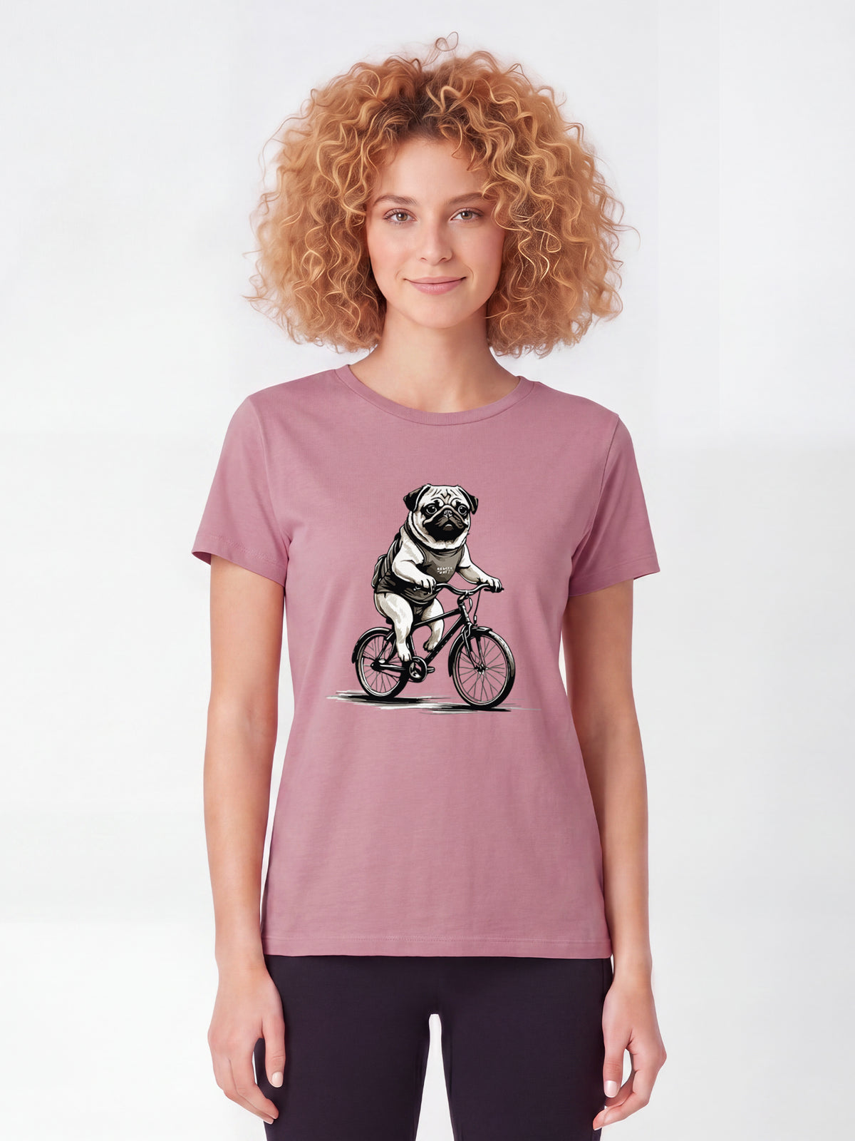 Mops auf Fahrrad | T-Shirt Frauen-model_01;C355