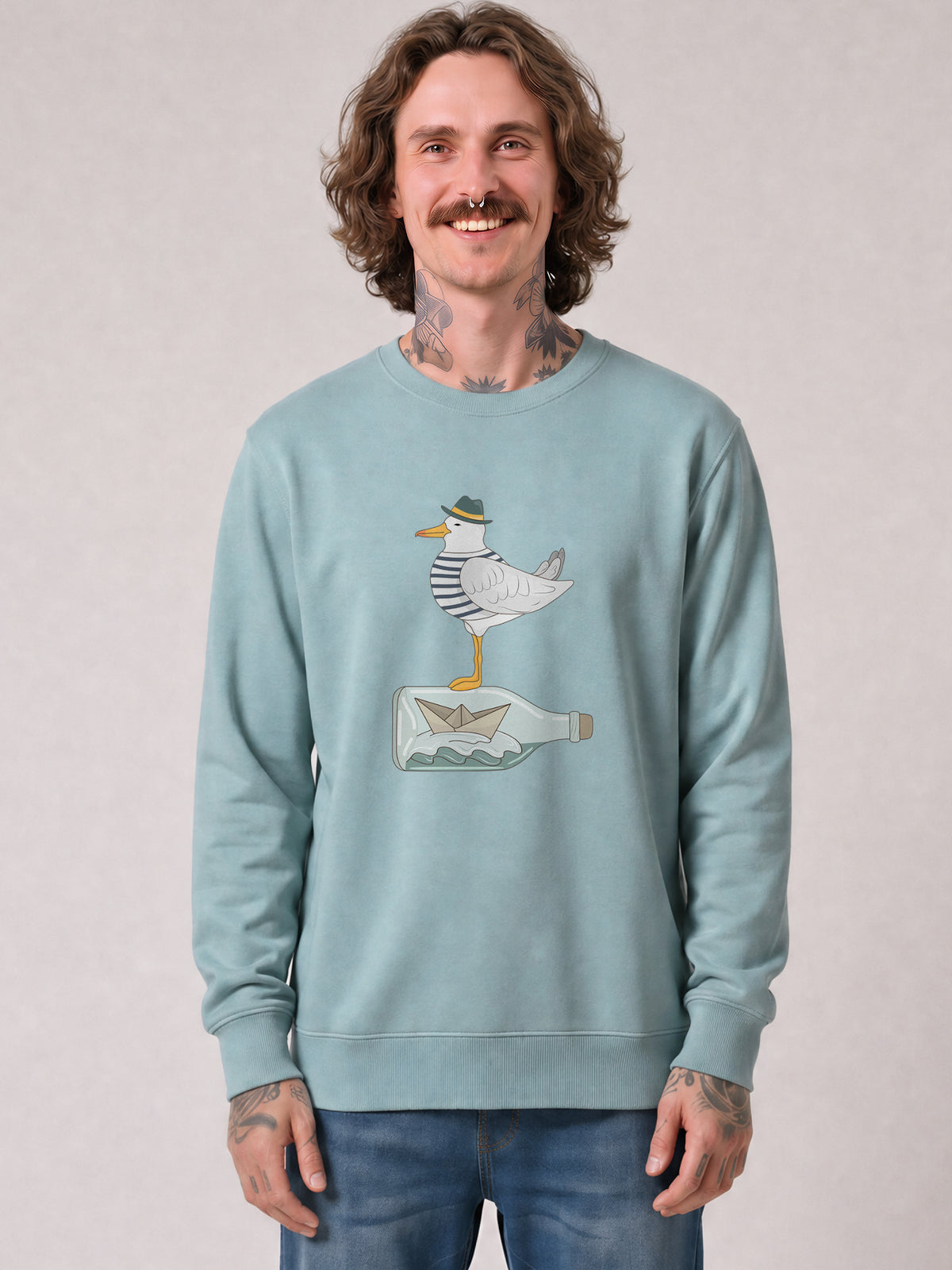 Möwe mit Hut | Sweatshirt Unisex-model_01;C173