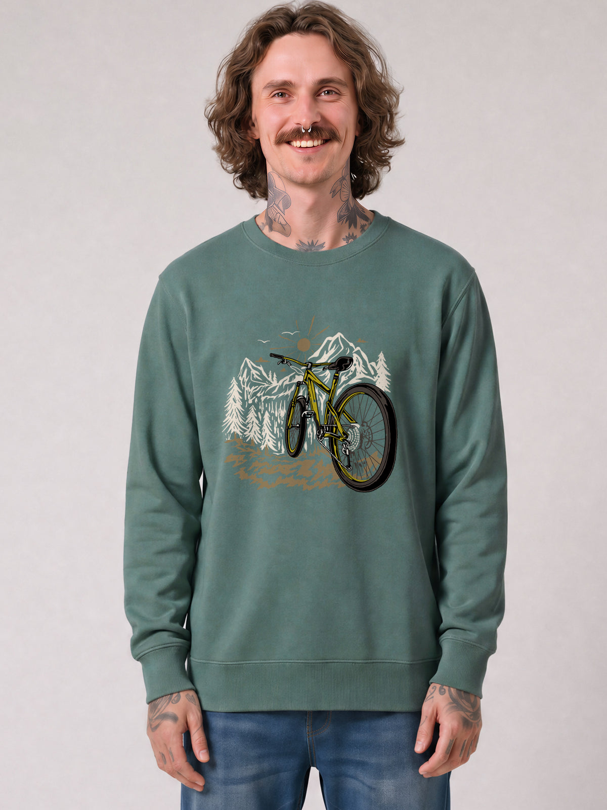 Mountainbike und Berge | Sweatshirt Unisex-model_01;C144