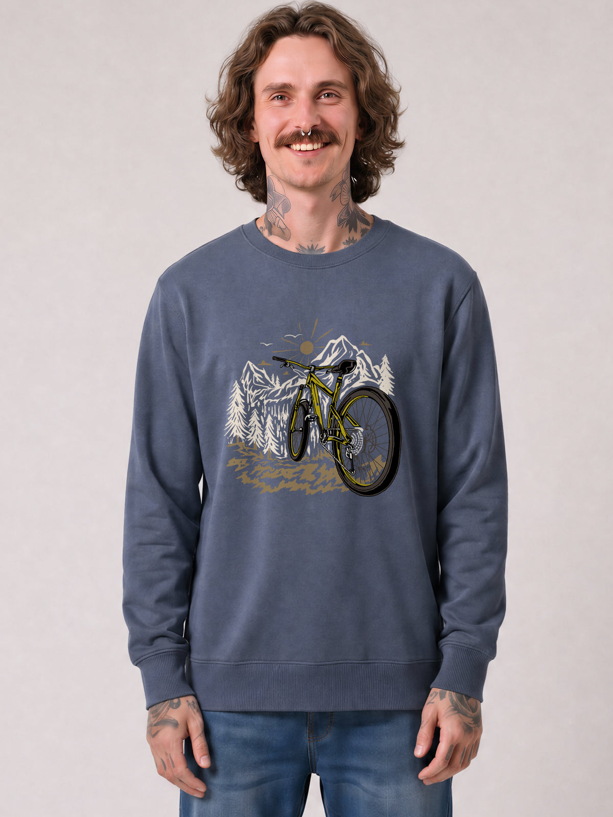 Mountainbike und Berge | Sweatshirt Unisex-model_01;C156